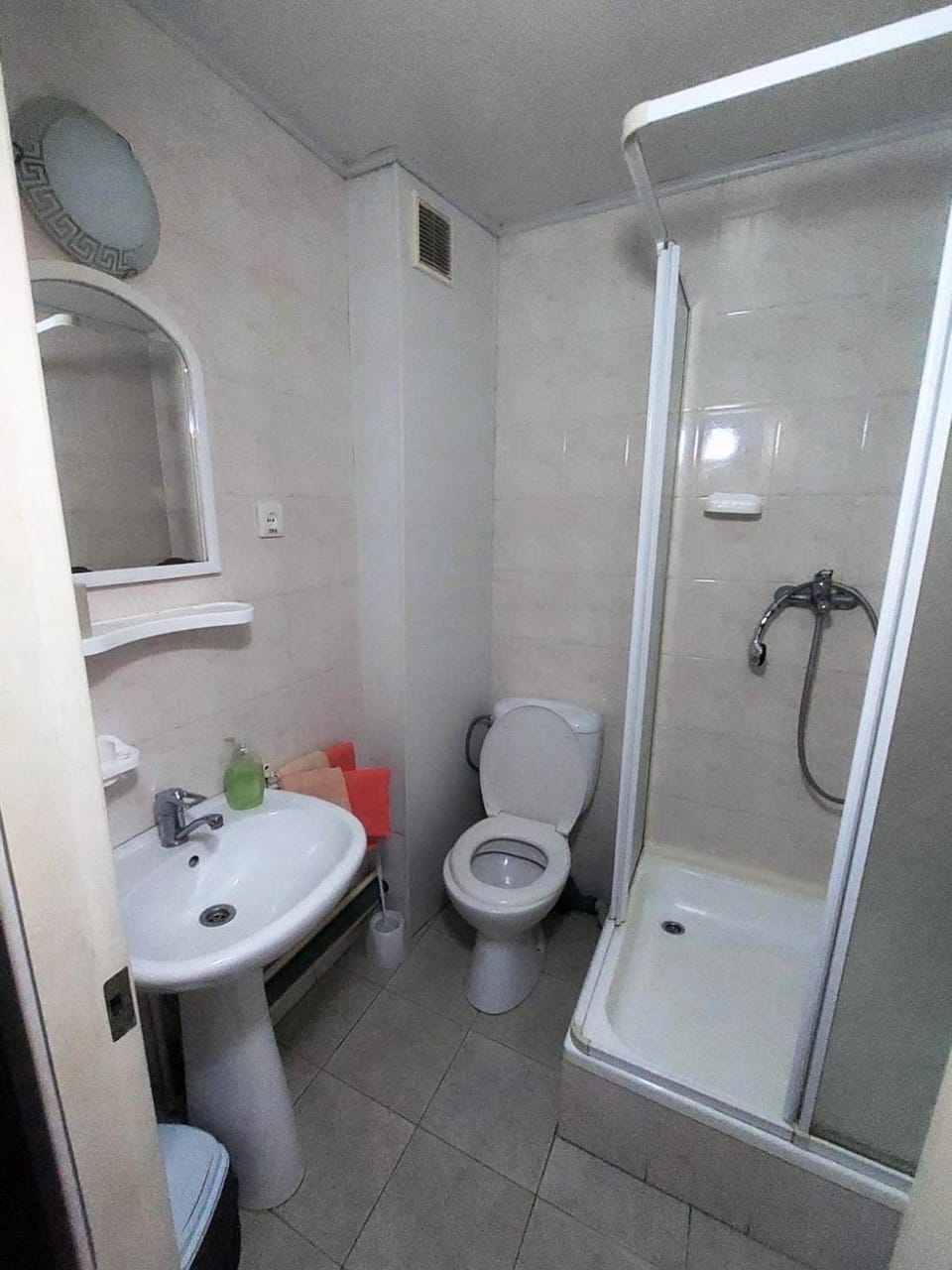 Shower, Toilet, Bathroom, towels