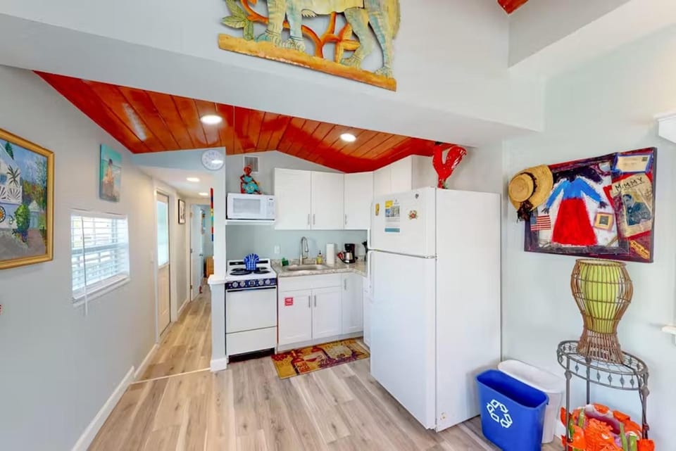 Jerry's Escape - Truman @ Duval Unit C Apartment in Key West