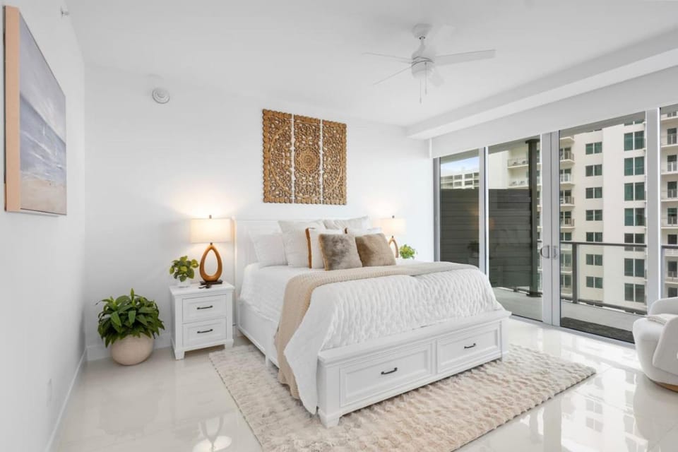 West Palm Beach area Oceanfront High-Rise Condo House in Riviera Beach