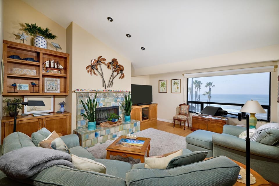 TV and multimedia, Living room, Seating area, Sea view