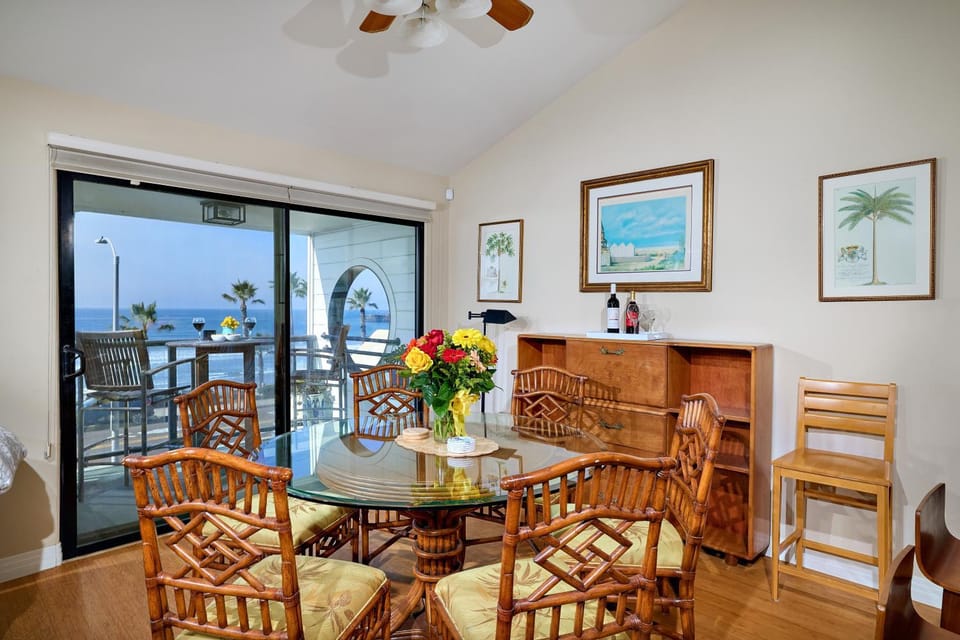 Seating area, Dining area