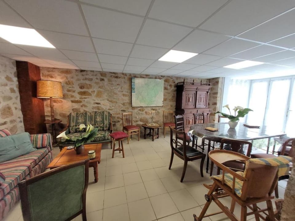 Communal lounge/ TV room, Living room, Banquet/Function facilities, Seating area