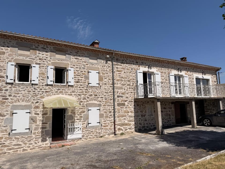 Maison spacieuse tranquille et calme PMR possible House in Auvergne-Rhône-Alpes