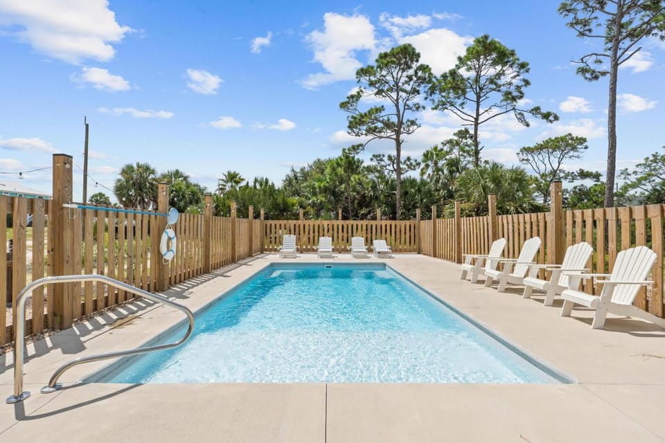 The Sea Salt Sandcastle-Private Pool-5BR House in Saint George Island