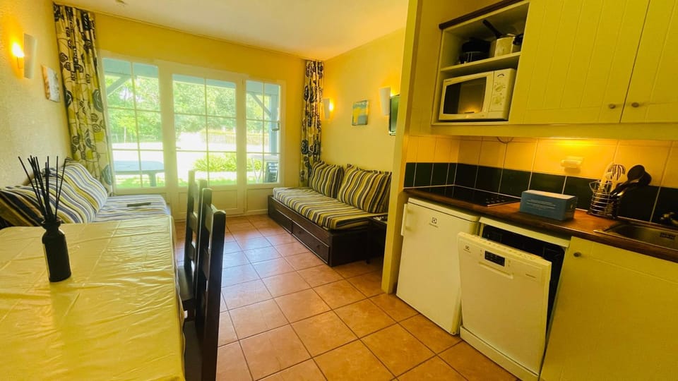 Balcony/Terrace, Balcony/Terrace, Seating area, Dining area, Pool view, Pool view, Swimming pool, Swimming pool, Swimming pool, stove, stove, kitchen, kitchen