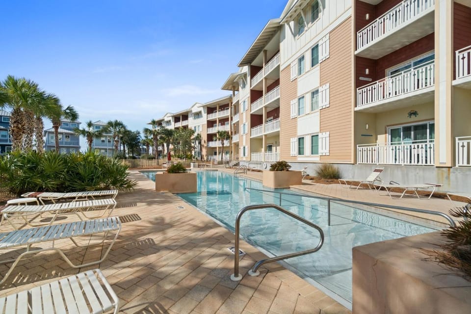 Property building, Patio, Day, Natural landscape, View (from property/room), Balcony/Terrace, Pool view, Swimming pool, sunbed