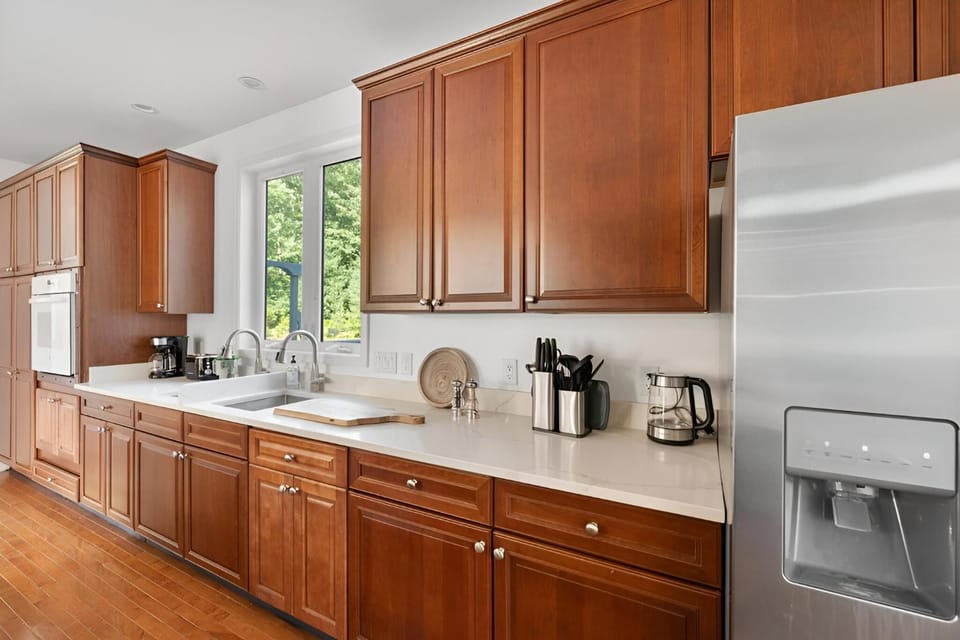 Coffee/tea facilities, Kitchen or kitchenette, oven, stove, toaster