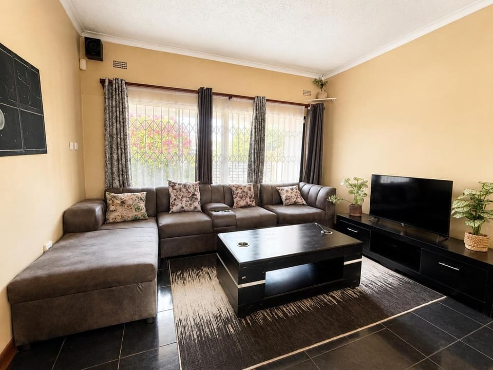 Communal lounge/ TV room, Living room, Evening entertainment