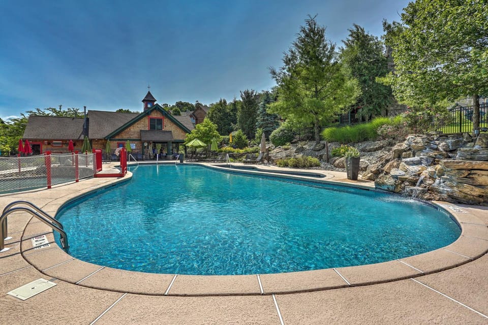 < 1 Mi to Mountain Creek Resort: Condo w/ Balcony House in Vernon Township