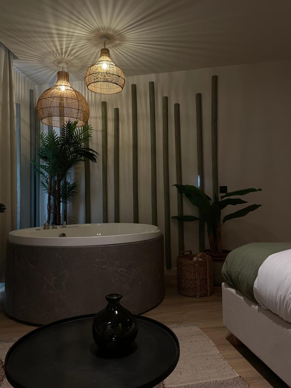 Love Room Strasbourg, Suite Bali, Balnéo & Sauna Apartment in Strasbourg