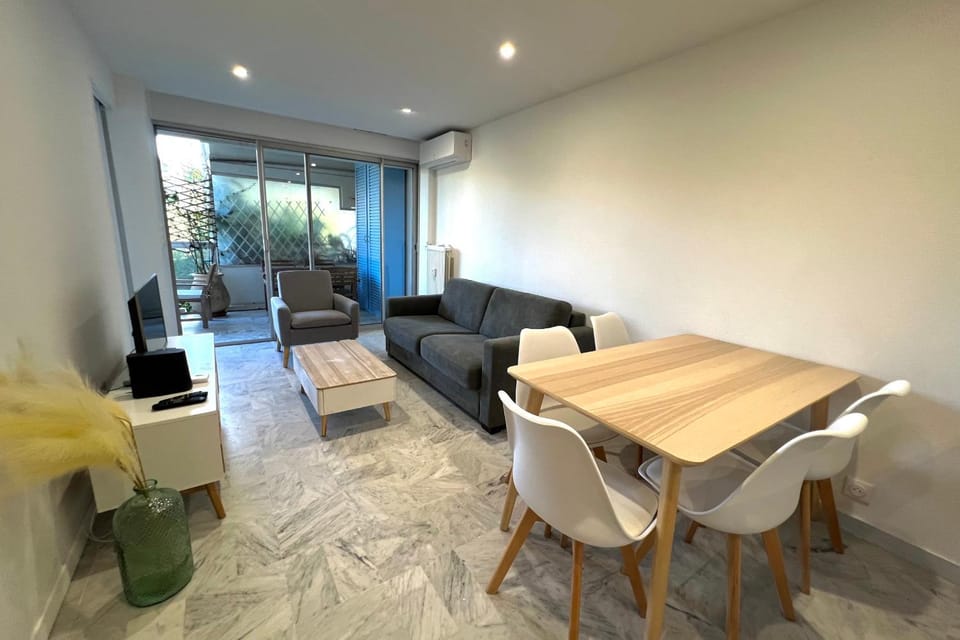 JUAN LES PINS - 4 people - swimming pool Apartment in Antibes