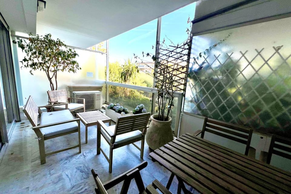 JUAN LES PINS - 4 people - swimming pool Apartment in Antibes