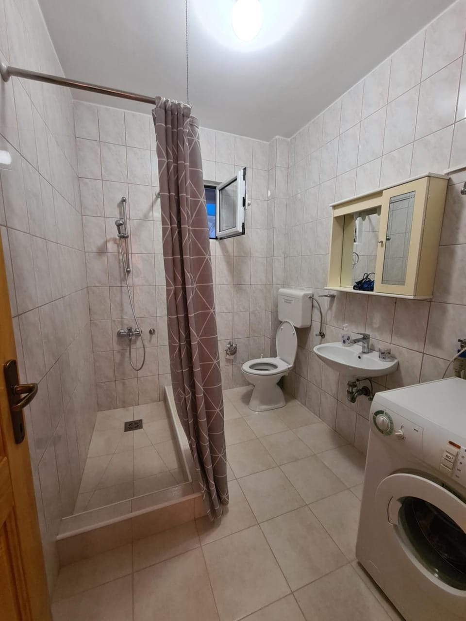Shower, Toilet
