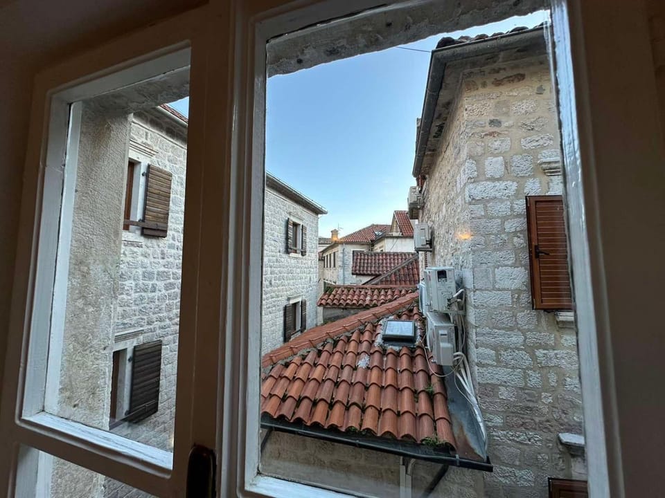 Charming apartment with a terrace Apartment hotel in Kotor