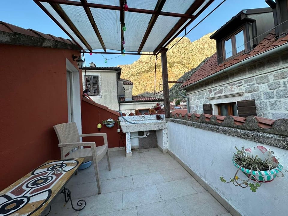 Charming apartment with a terrace Apartment hotel in Kotor