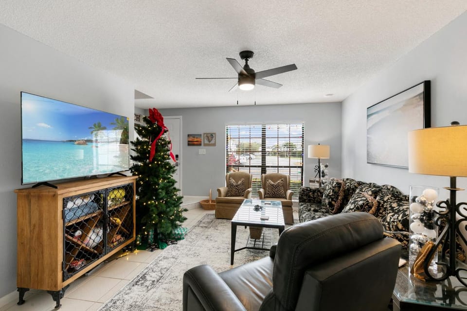 Centrally Located Monthly Condo House in Marco Island