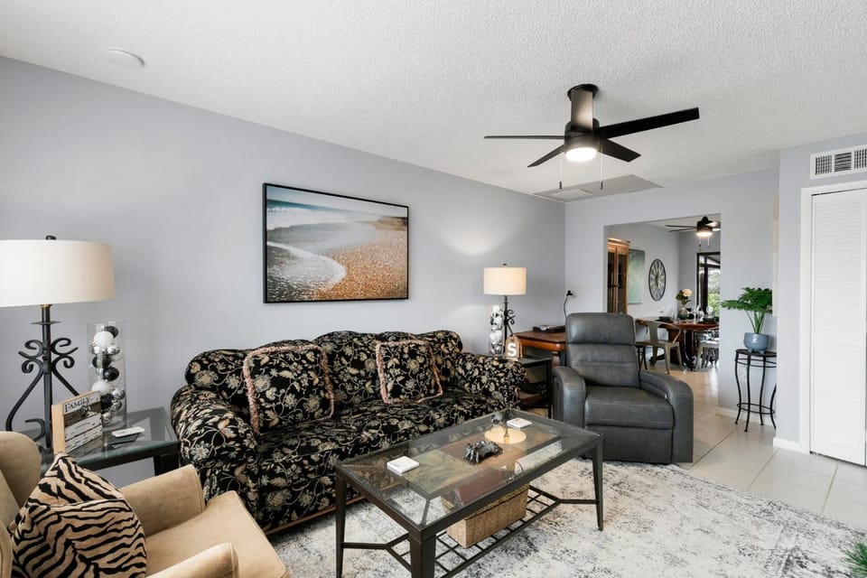 Centrally Located Monthly Condo House in Marco Island