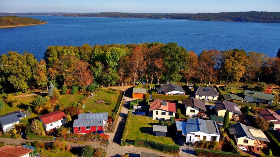 Property building, Neighbourhood, Natural landscape, Bird's eye view, Lake view