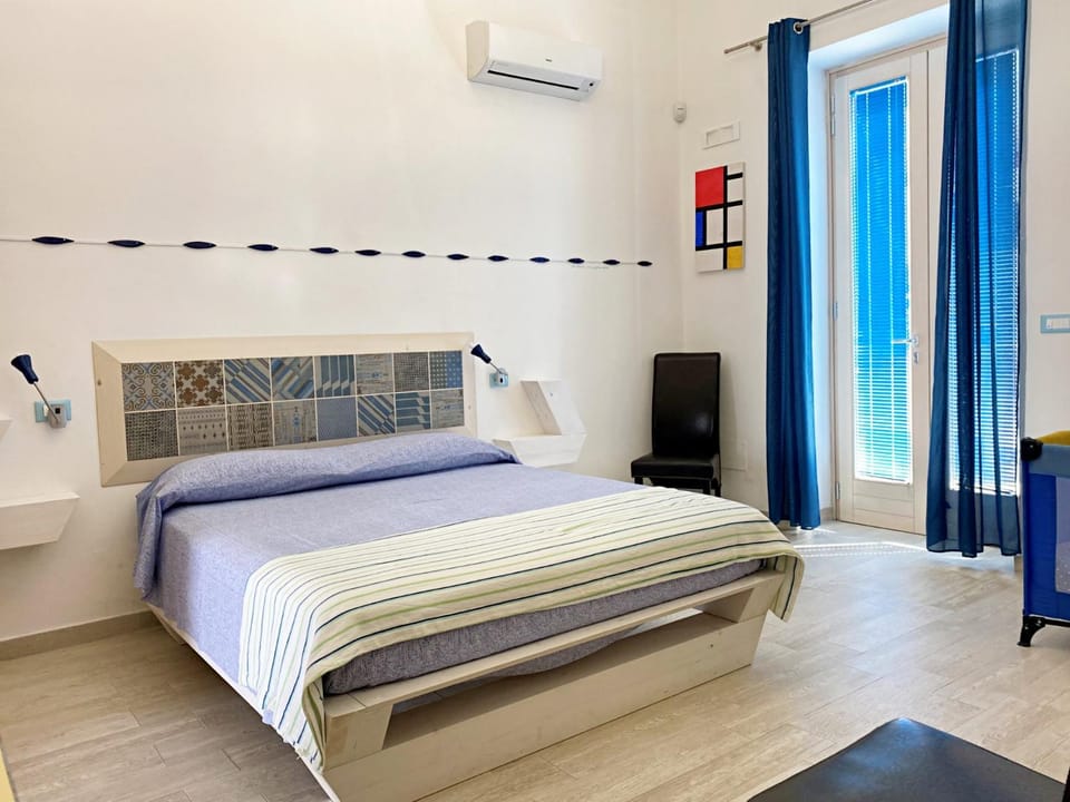 Bed, Photo of the whole room, Bedroom, air conditioner