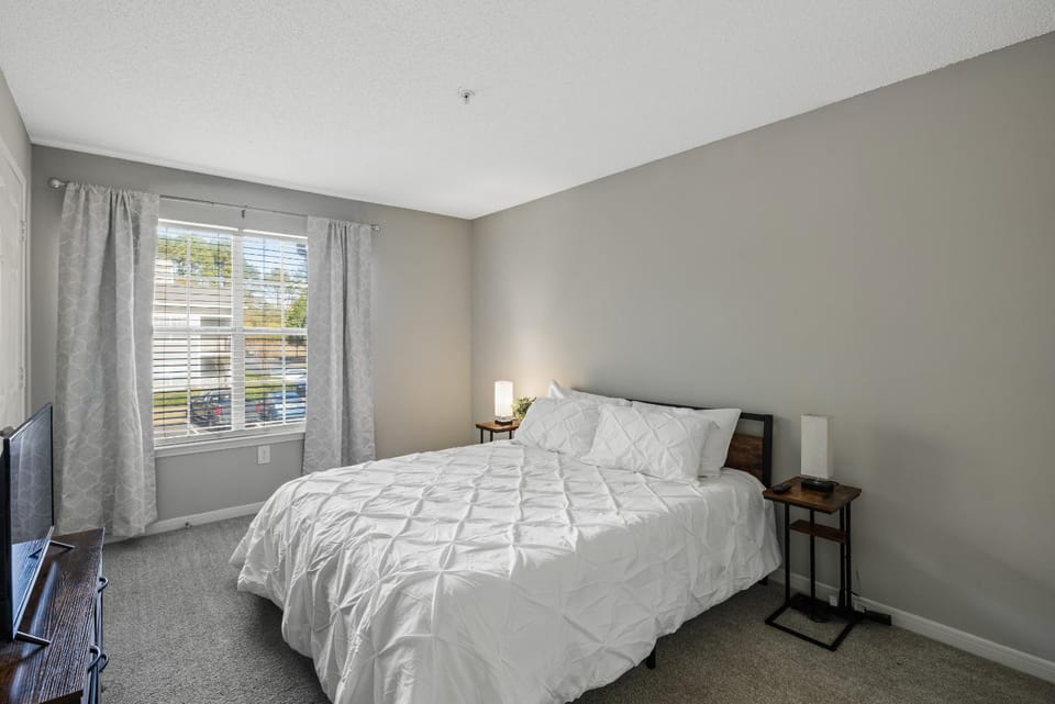 Bed, Photo of the whole room, Bedroom