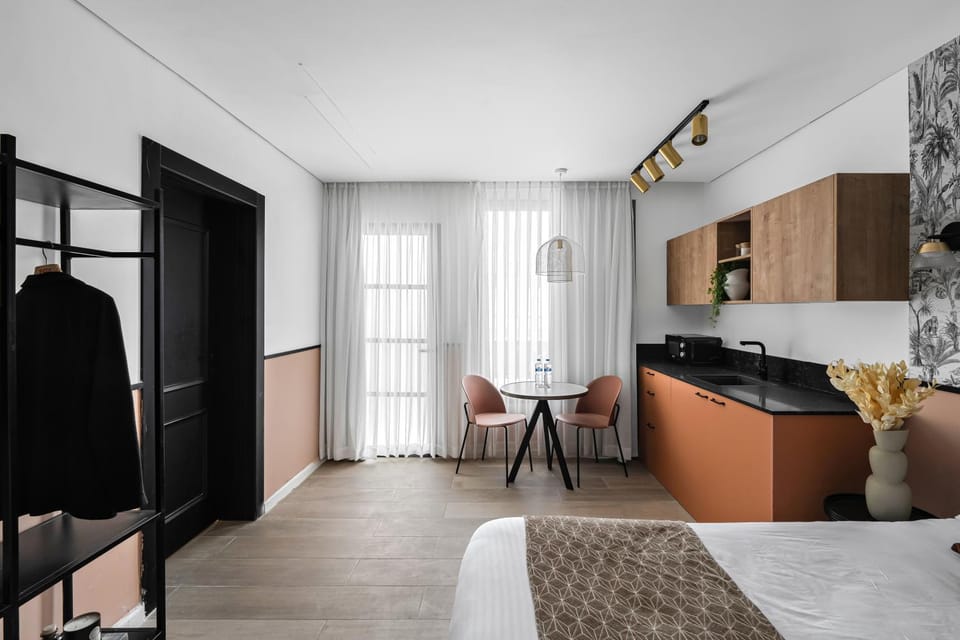 Kitchen or kitchenette, Living room, Seating area, Bedroom