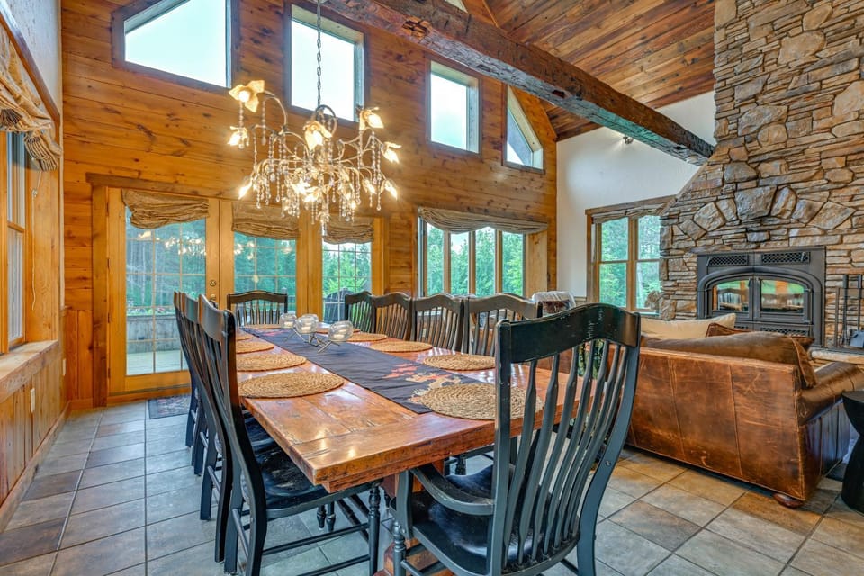 Hot Tub & Private Sauna: Wausau Family Home House in Wausau