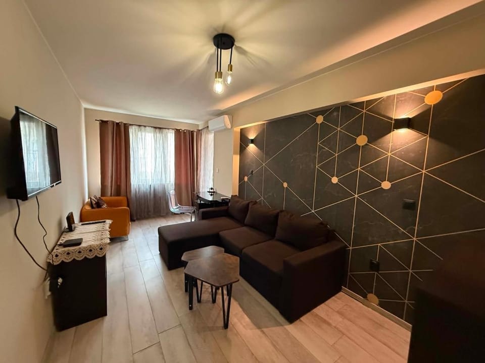 Communal lounge/ TV room, internet, air conditioner