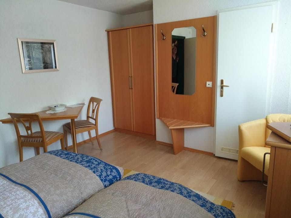 Bed, Photo of the whole room, Seating area, Dining area, Bedroom, wardrobe