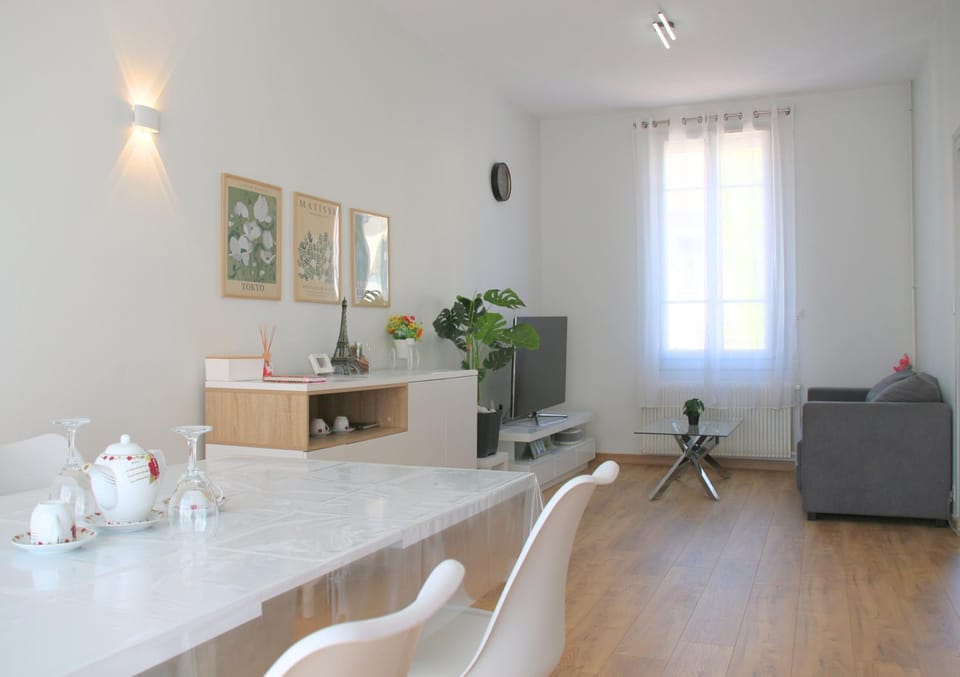 Communal lounge/ TV room, TV and multimedia, Living room, Banquet/Function facilities, heating, internet, storage