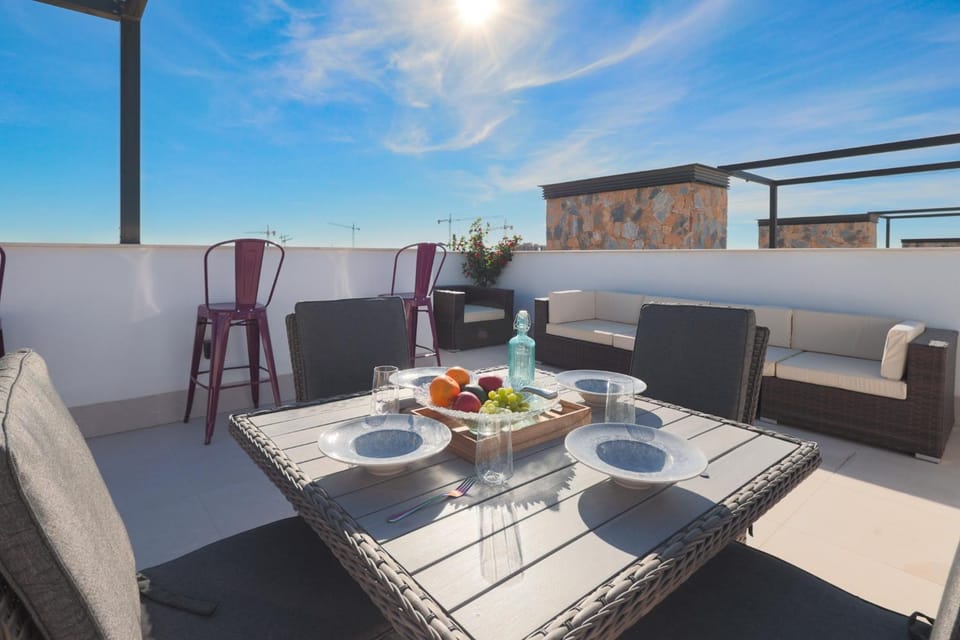 4 Bed Villa - Sleeps 8 - Pool - Garden - Parking Villa in Region of Murcia
