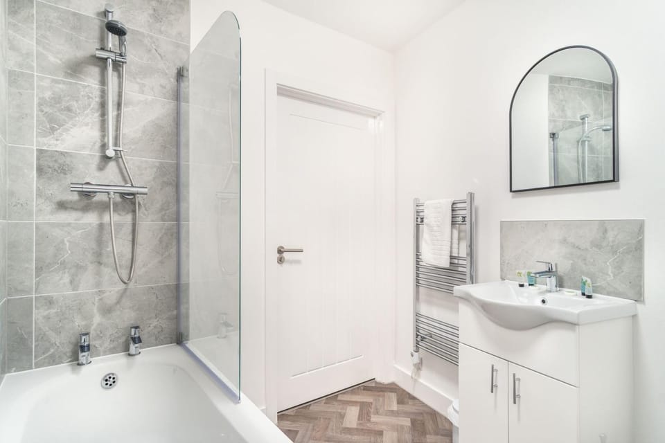 Spacious 1 Bed Apartment in Central Wrexham Apartment in Wrexham