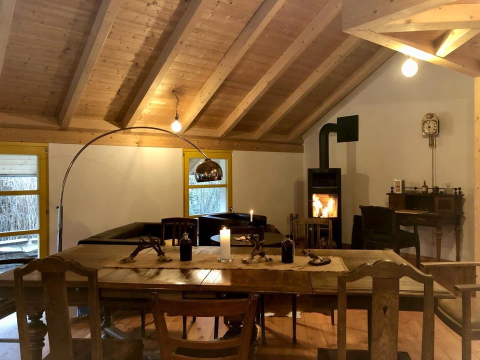 Living room, Seating area, oven