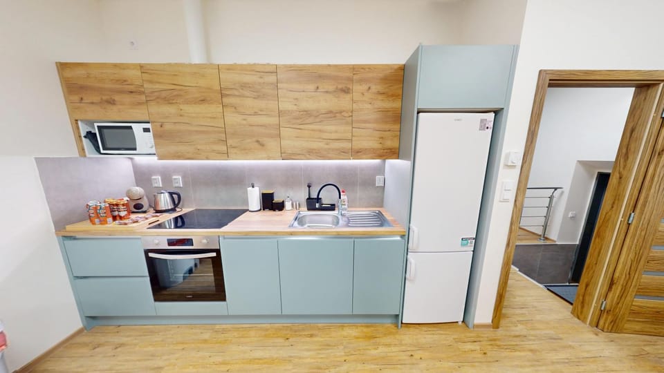 Coffee/tea facilities, Kitchen or kitchenette, oven