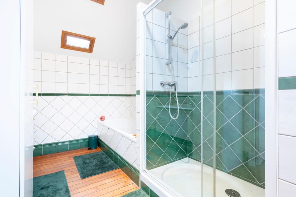 Bathroom, Living room