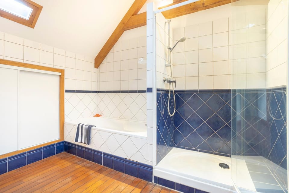 Bathroom, Living room