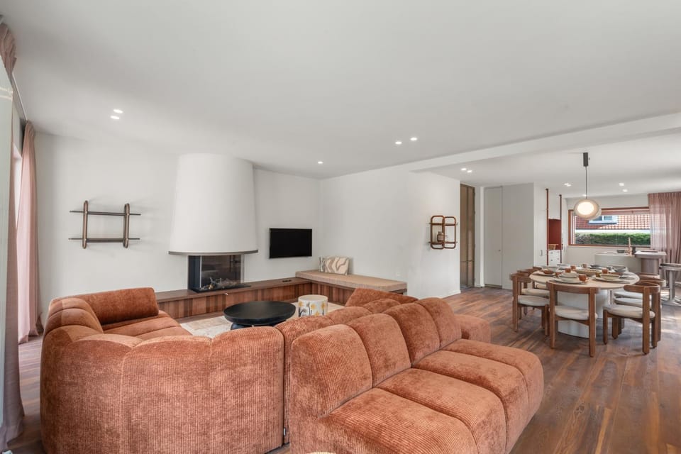 Seating area, Dining area