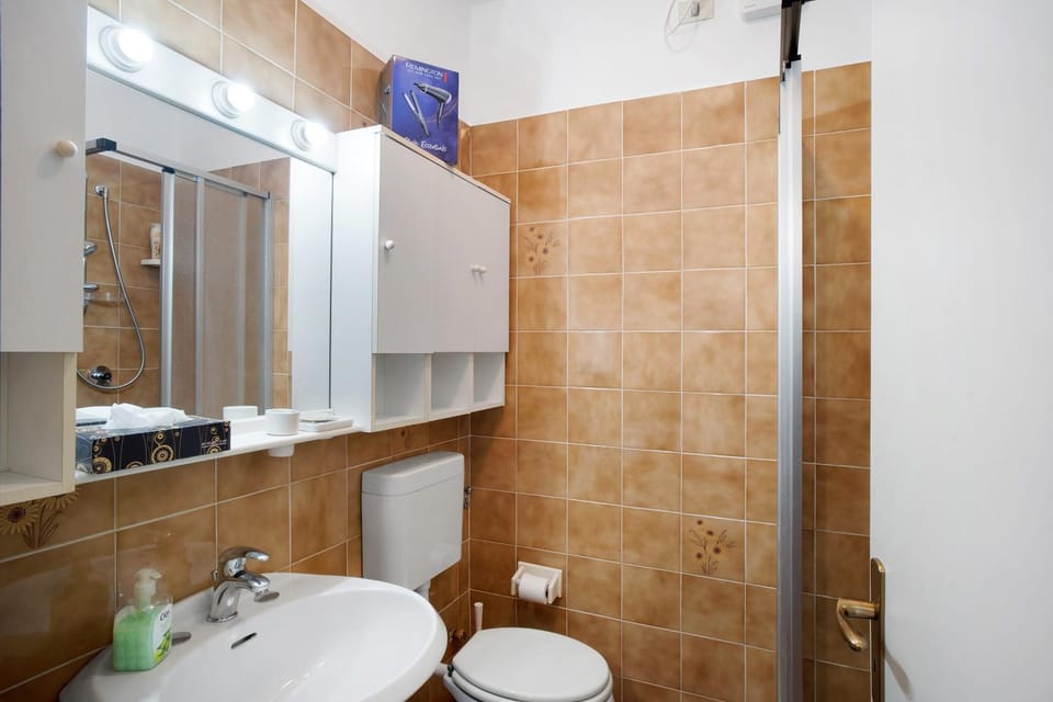 Bathroom, Living room