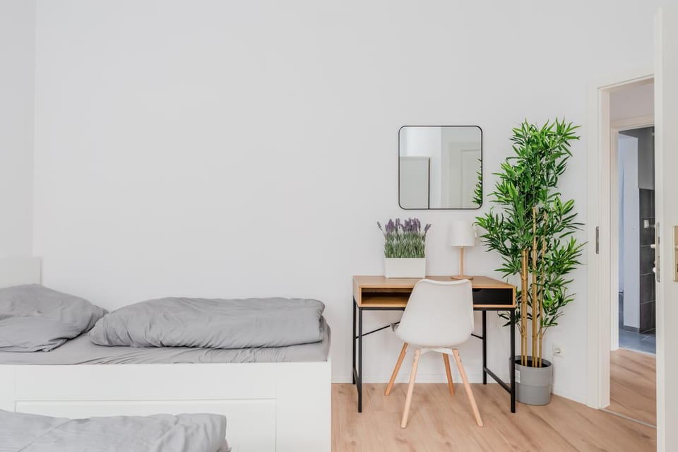 Bed, Photo of the whole room, Seating area, Bedroom