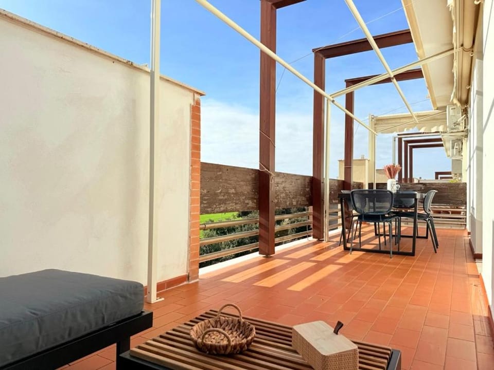 Day, View (from property/room), Balcony/Terrace, Dining area