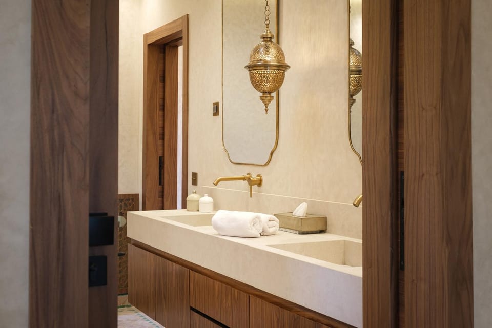 Bathroom, towels