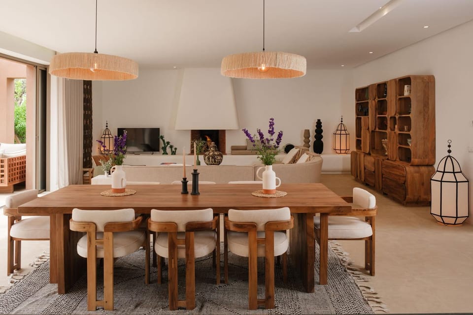 Living room, Food and drinks, Seating area, Dining area