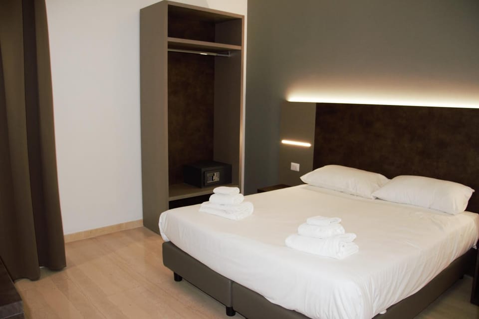 Bed, Bedroom, wardrobe