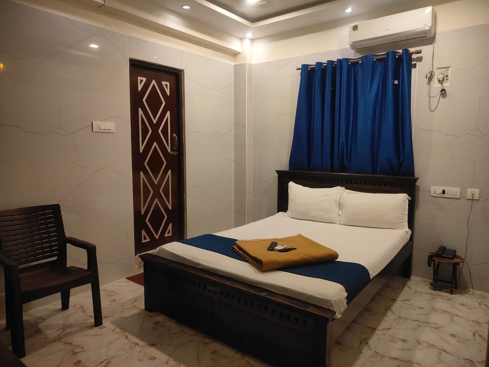 Bed, Photo of the whole room, Bedroom, air conditioner