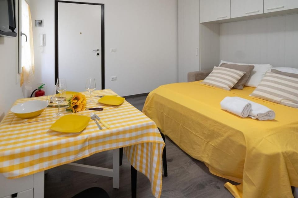 Dining area, Bedroom