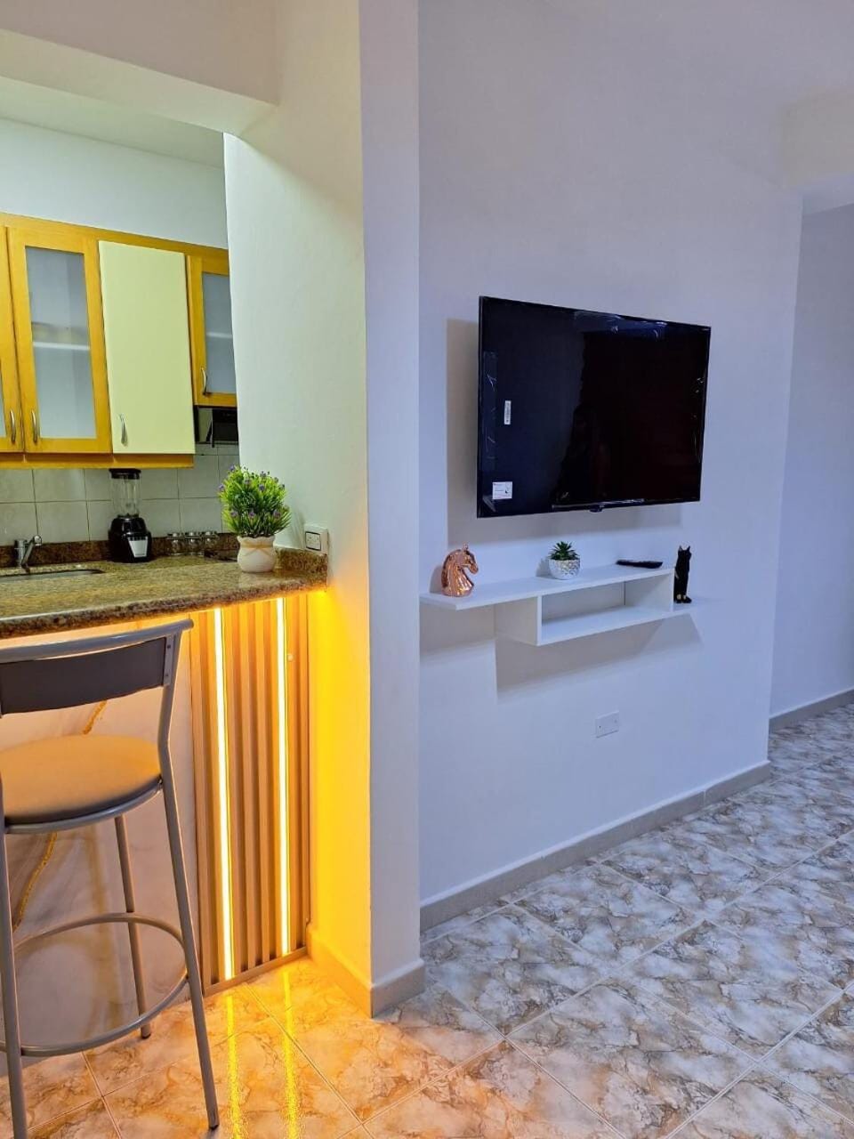 Communal lounge/ TV room, Kitchen or kitchenette