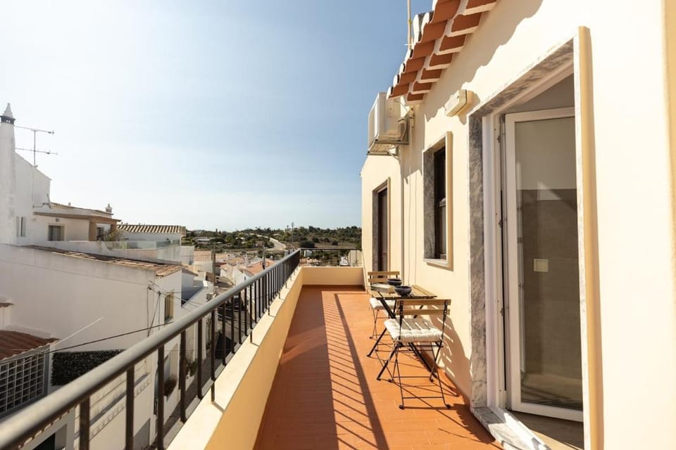 Property building, Day, View (from property/room), Balcony/Terrace