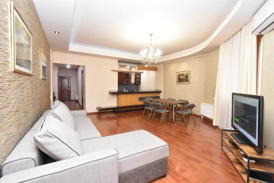 TV and multimedia, Kitchen or kitchenette, Living room, Seating area