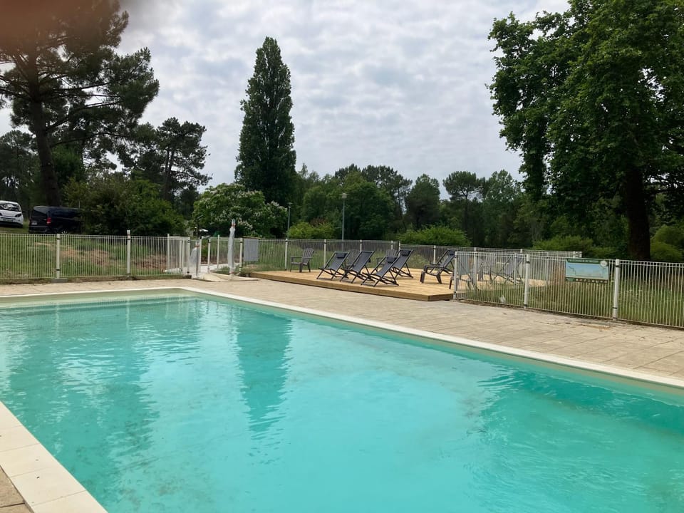 maison 2 chambres Domaine Du Lac avec bain nordique House in Nouvelle-Aquitaine