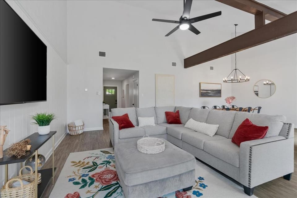 Facade/entrance, Living room, Seating area