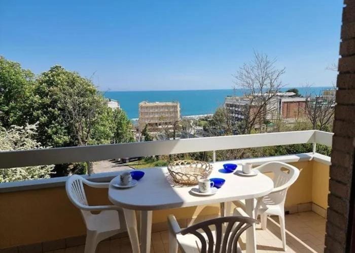 Natural landscape, View (from property/room), Balcony/Terrace, Balcony/Terrace, Dining area, Sea view